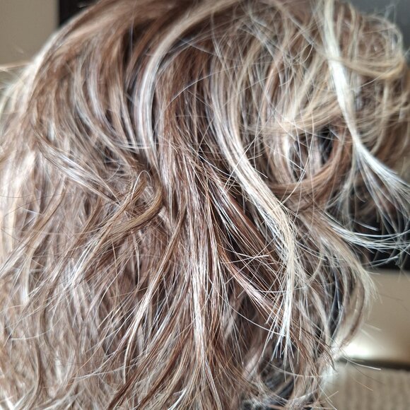 Belle Tress heat friendly wig - Picture 9 of 11